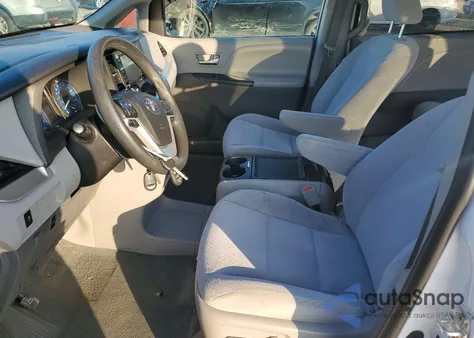 2020 Toyota Sienna Le z USA, uszkodzony, nr VIN 5TDKZ3DC2LS065065